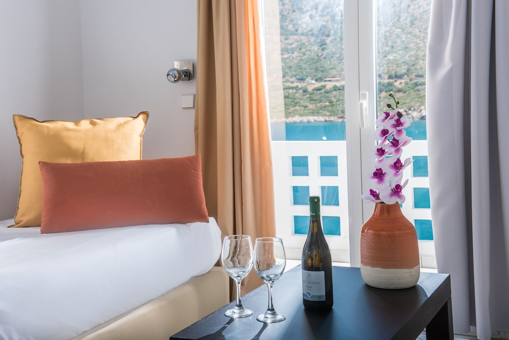 Troulis Aparthotel — Hotel rooms in Bali