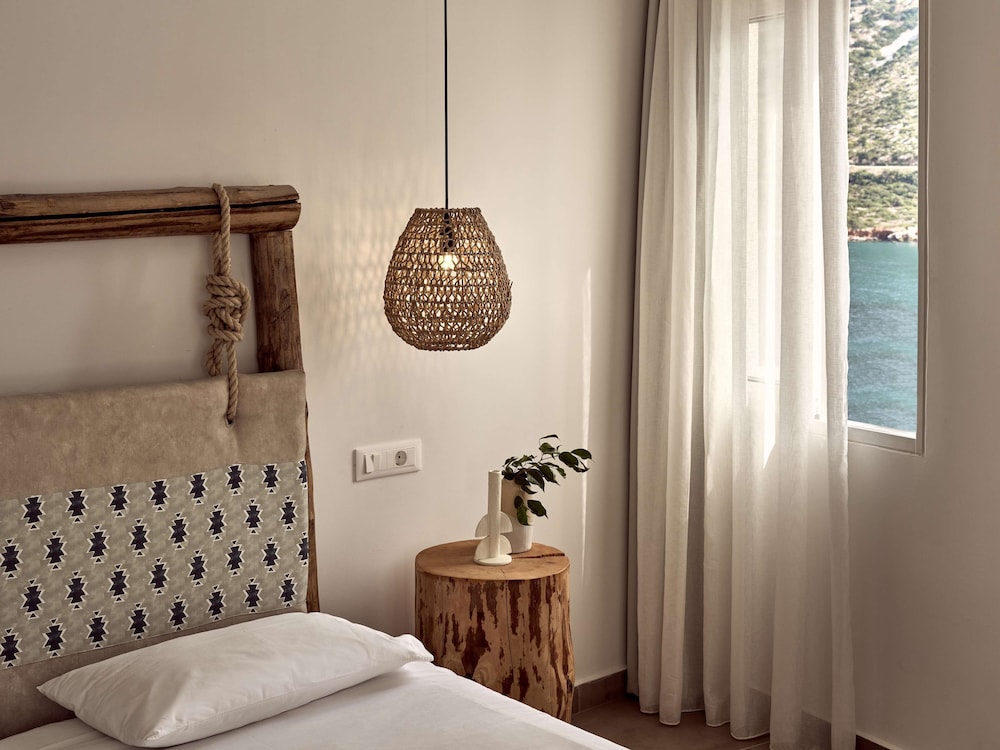 Troulis Aparthotel — Hotel rooms in Bali