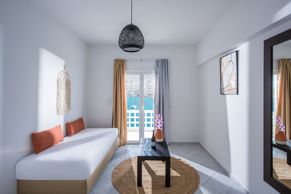 Troulis Aparthotel — Hotel rooms in Bali