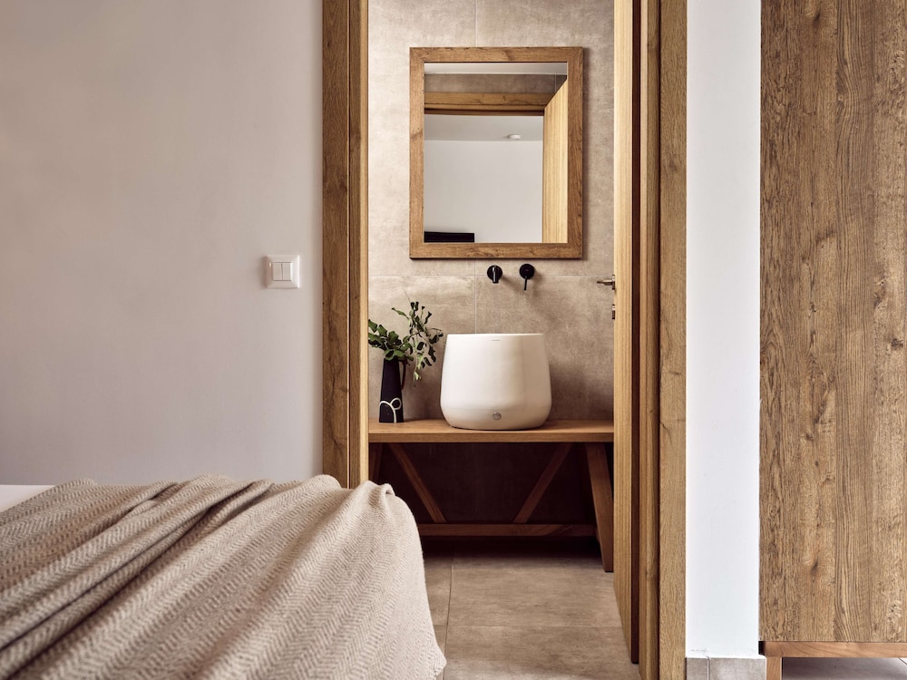 Troulis Aparthotel — Hotel rooms in Bali