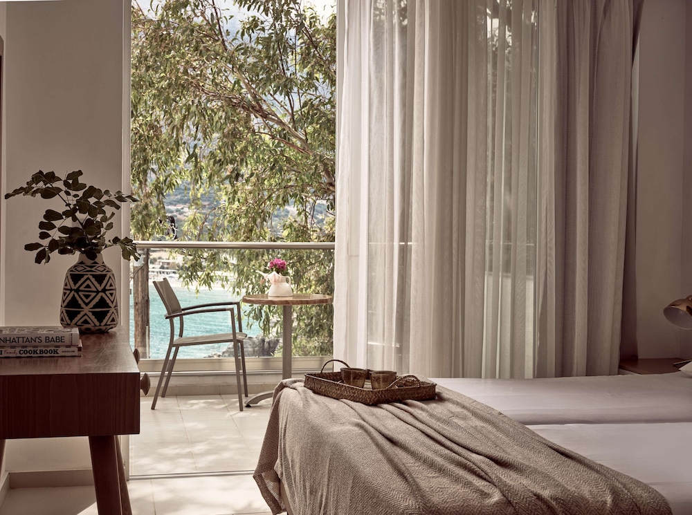 Troulis Aparthotel — Hotel rooms in Bali