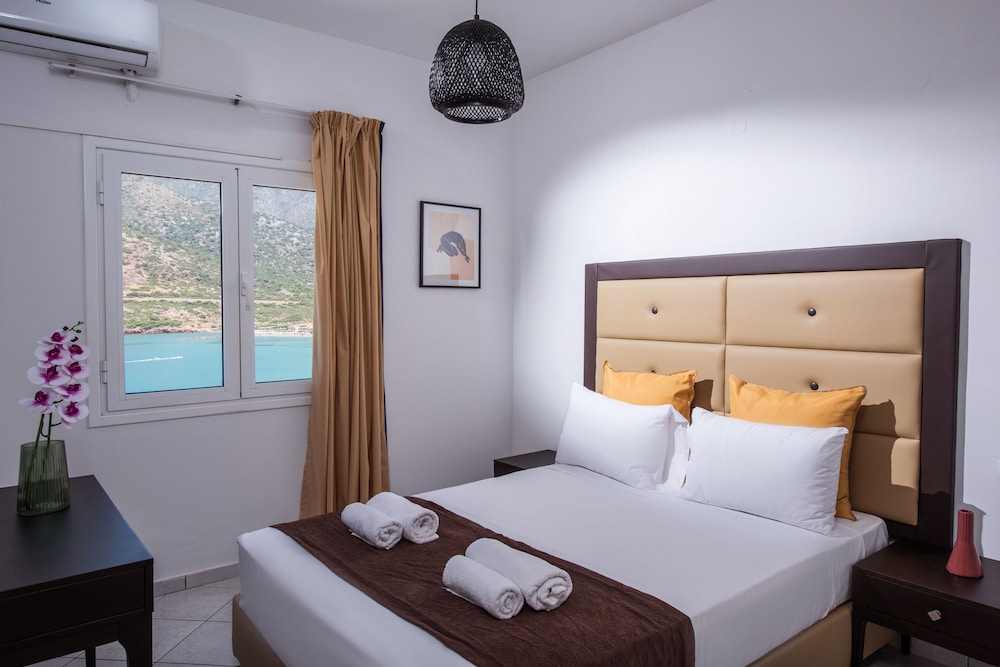 Troulis Aparthotel — Hotel rooms in Bali