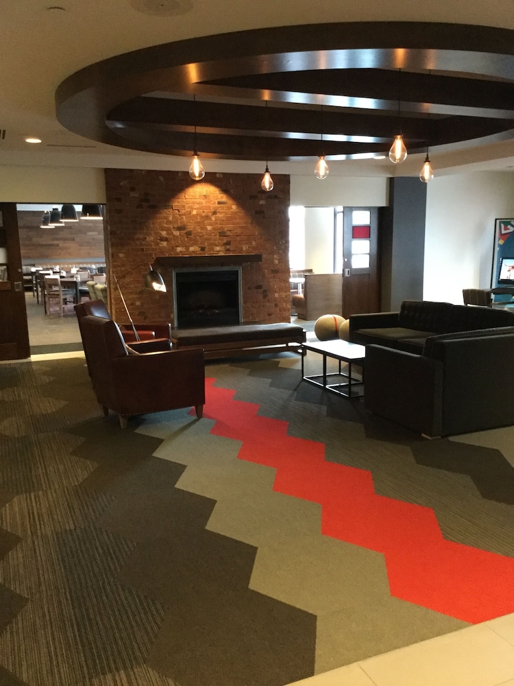 Radisson Hotel Detroit Metro Airport — Restaurant & bars in Romulus, Michigan
