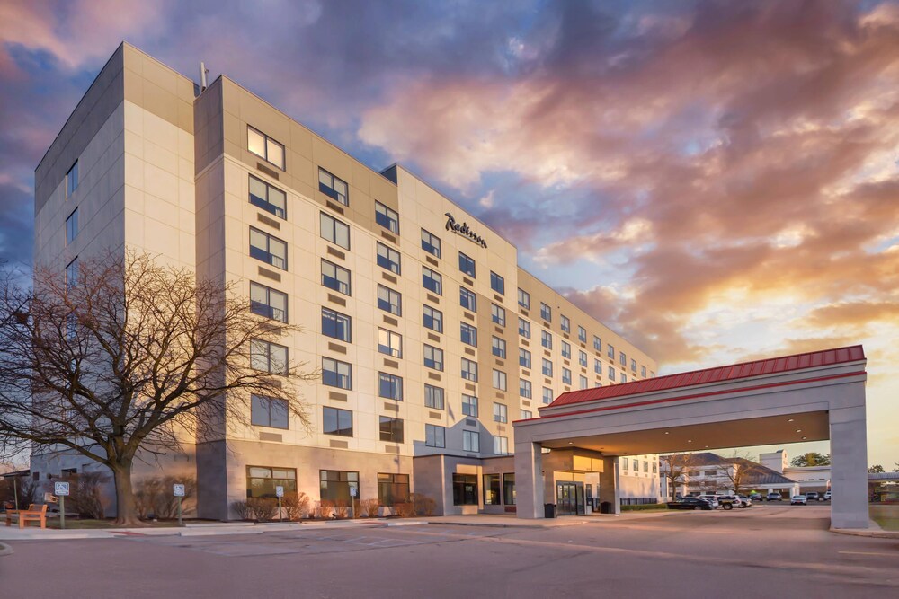 Radisson Hotel Detroit Metro Airport — Main photo in Romulus, Michigan