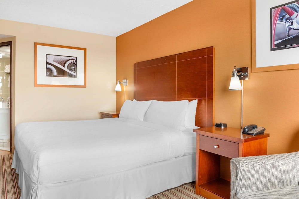 Radisson Hotel Detroit Metro Airport — Hotel rooms in Romulus, Michigan