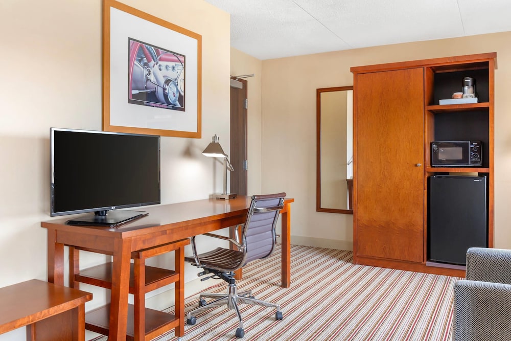 Radisson Hotel Detroit Metro Airport — Hotel rooms in Romulus, Michigan