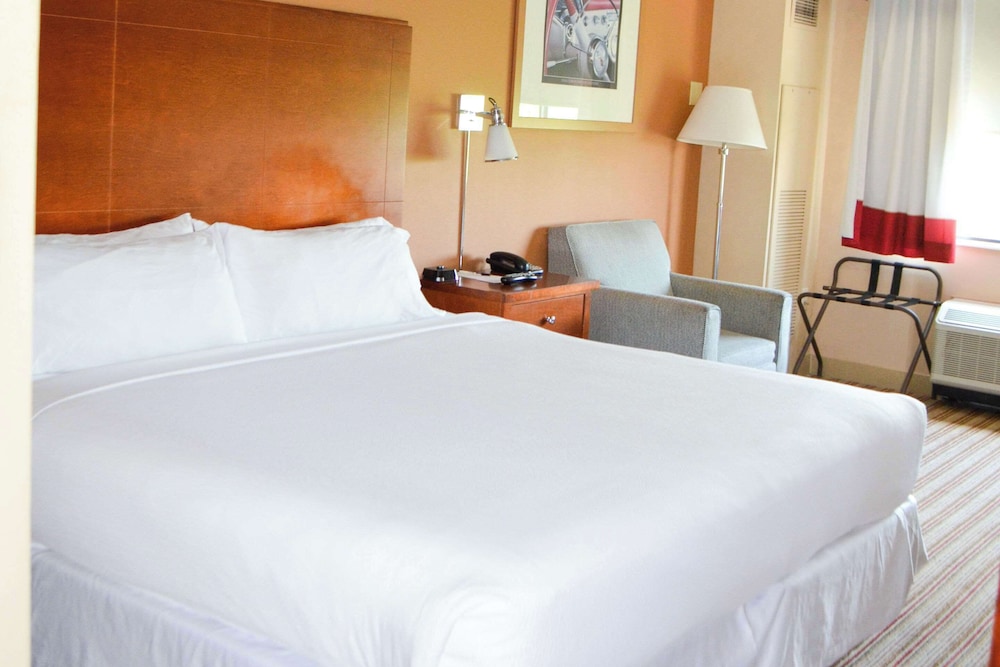 Radisson Hotel Detroit Metro Airport — Hotel rooms in Romulus, Michigan