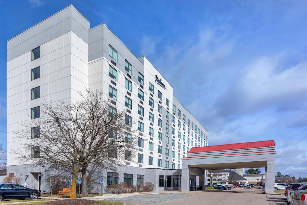 Radisson Hotel Detroit Metro Airport — Hotel building in Romulus, Michigan
