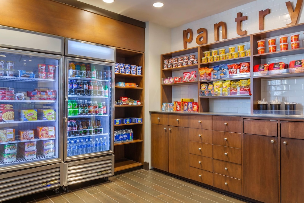 Radisson Hotel Detroit Metro Airport — Restaurant & bars in Romulus, Michigan