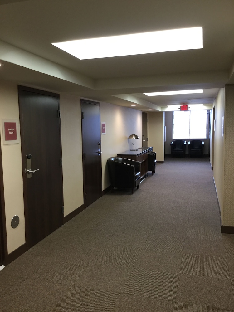 Radisson Hotel Detroit Metro Airport — Hotel building in Romulus, Michigan