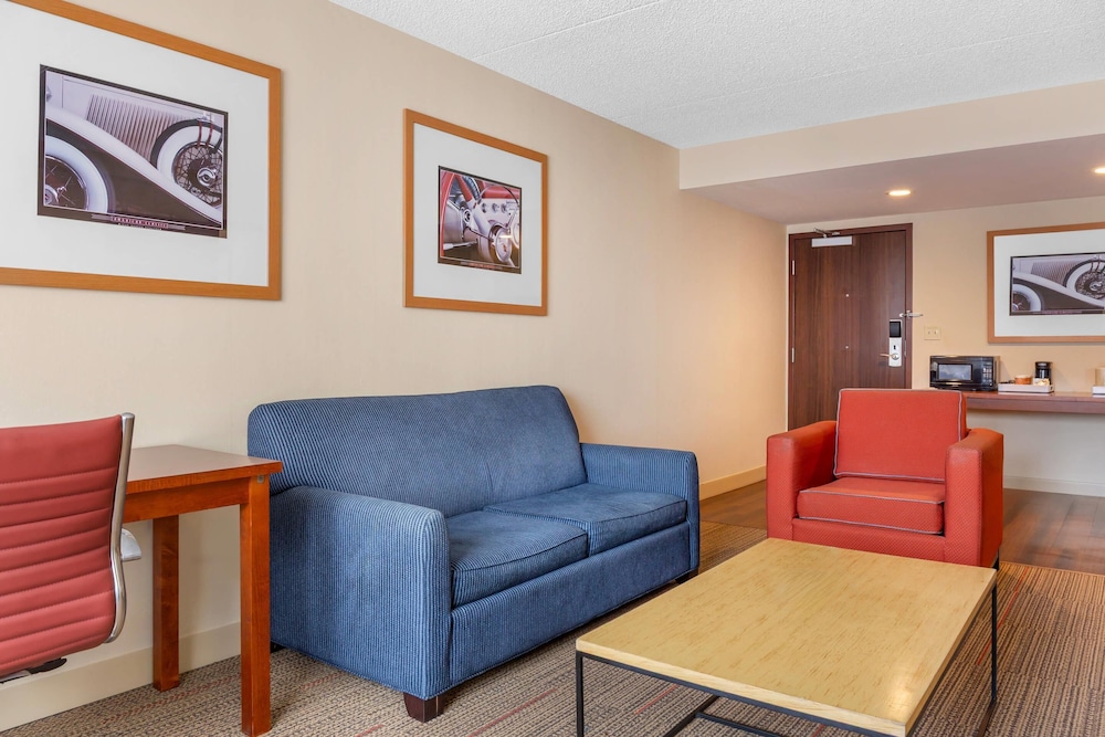 Radisson Hotel Detroit Metro Airport — Hotel rooms in Romulus, Michigan