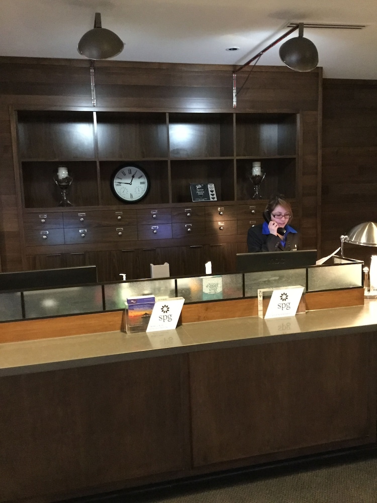 Radisson Hotel Detroit Metro Airport — Hotel building in Romulus, Michigan