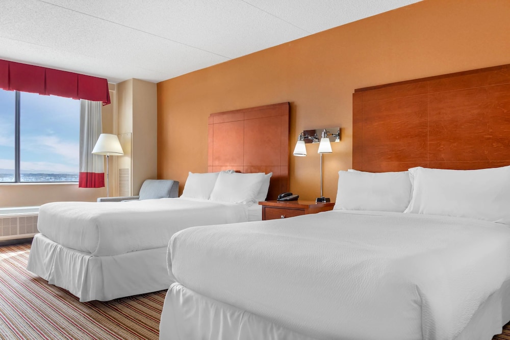 Radisson Hotel Detroit Metro Airport — Hotel rooms in Romulus, Michigan