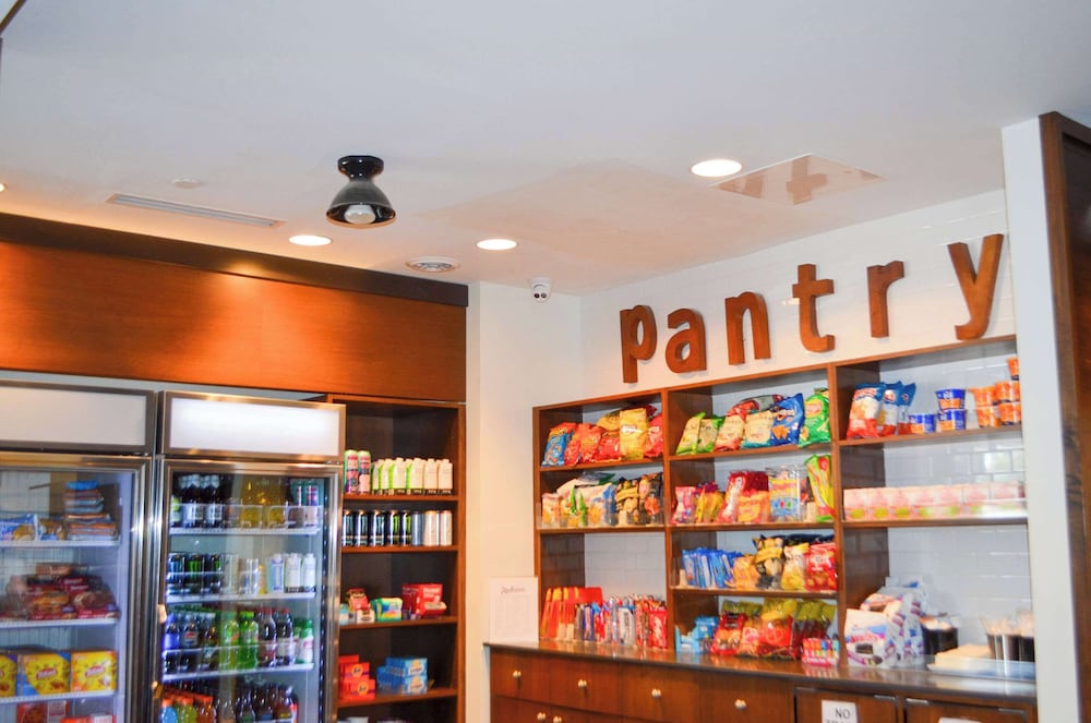 Radisson Hotel Detroit Metro Airport — Restaurant & bars in Romulus, Michigan