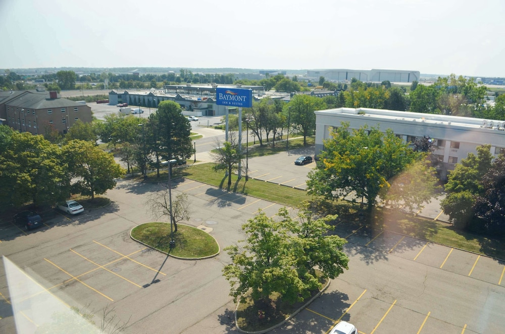 Radisson Hotel Detroit Metro Airport — Hotel building in Romulus, Michigan