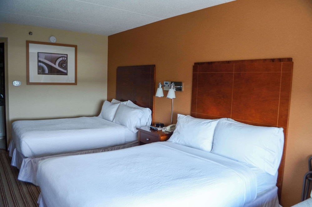 Radisson Hotel Detroit Metro Airport — Hotel rooms in Romulus, Michigan