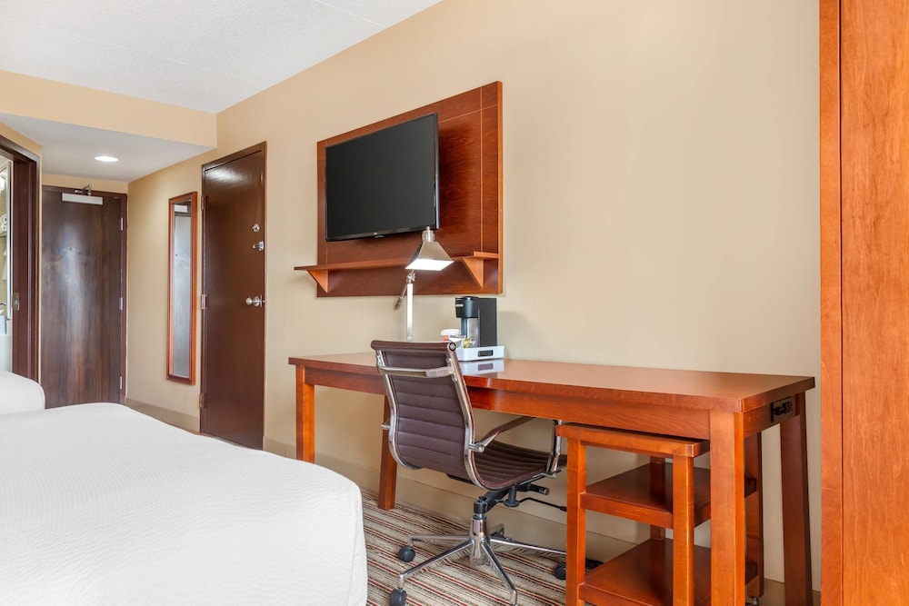 Radisson Hotel Detroit Metro Airport — Hotel rooms in Romulus, Michigan