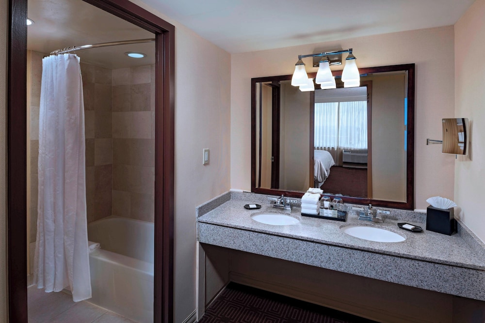 Sheraton Pentagon City Hotel — Hotel rooms in Arlington, Virginia