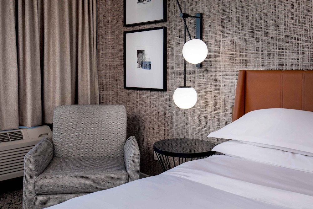 Sheraton Pentagon City Hotel — Hotel rooms in Arlington, Virginia