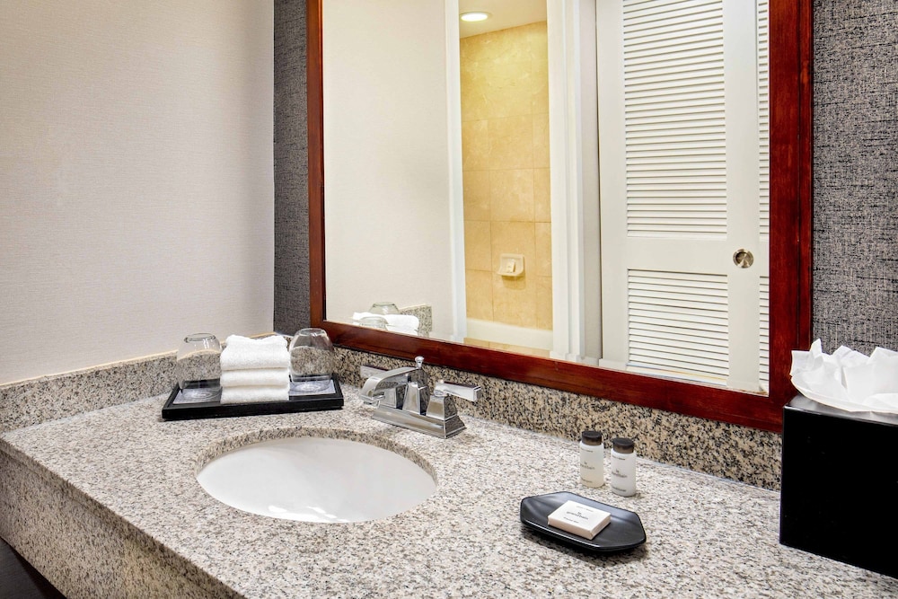 Sheraton Pentagon City Hotel — Hotel rooms in Arlington, Virginia