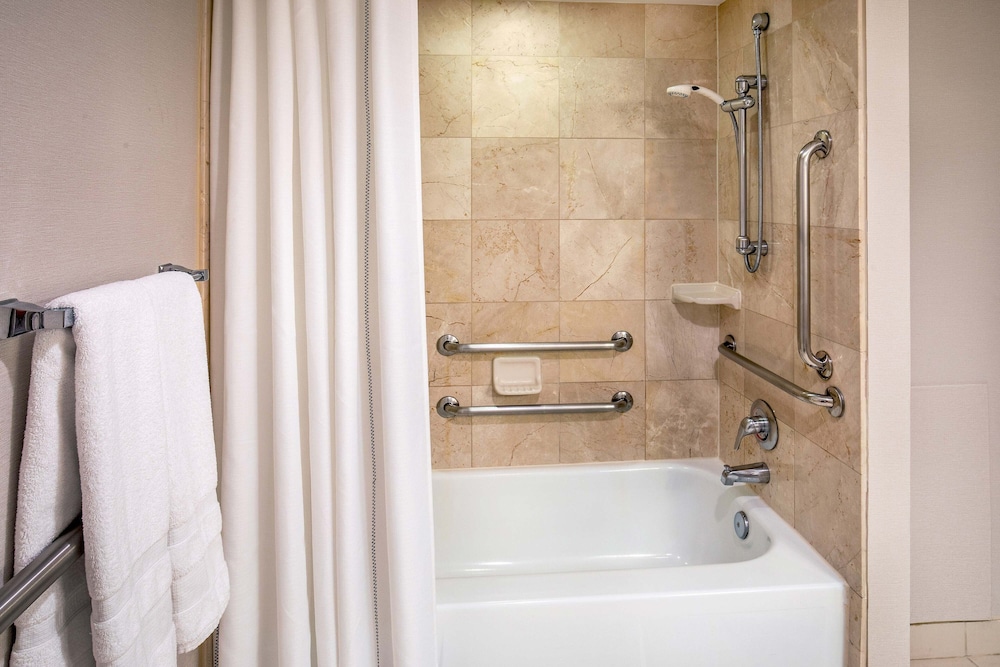 Sheraton Pentagon City Hotel — Hotel rooms in Arlington, Virginia