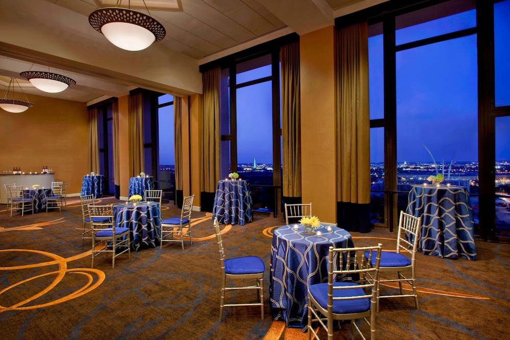 Sheraton Pentagon City Hotel — Restaurant & bars in Arlington, Virginia