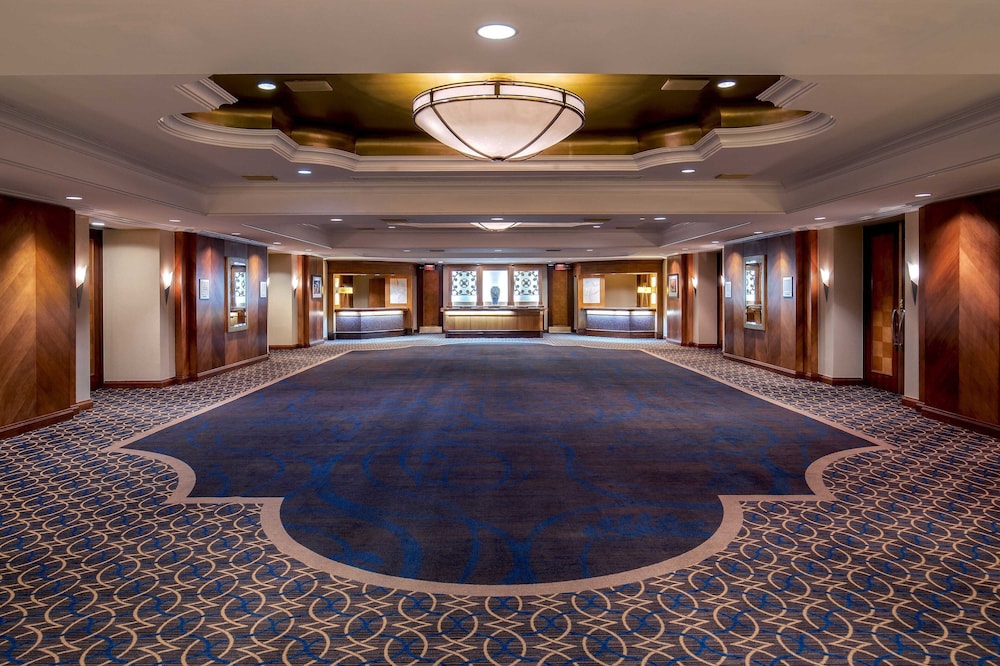 Sheraton Pentagon City Hotel — Restaurant & bars in Arlington, Virginia