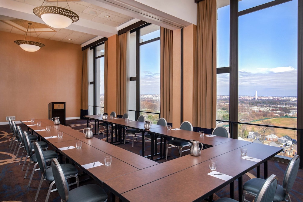 Sheraton Pentagon City Hotel — Hotel rooms in Arlington, Virginia