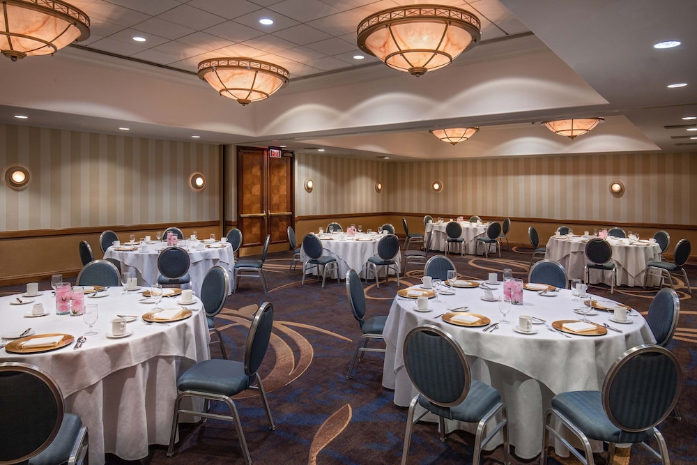 Sheraton Pentagon City Hotel — Restaurant & bars in Arlington, Virginia