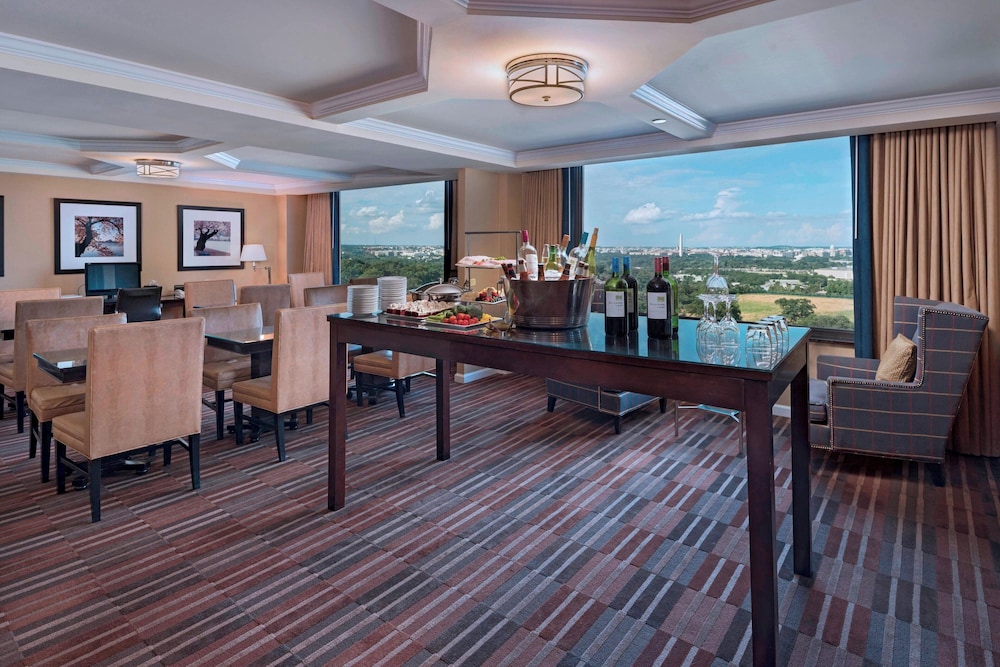Sheraton Pentagon City Hotel — Hotel rooms in Arlington, Virginia