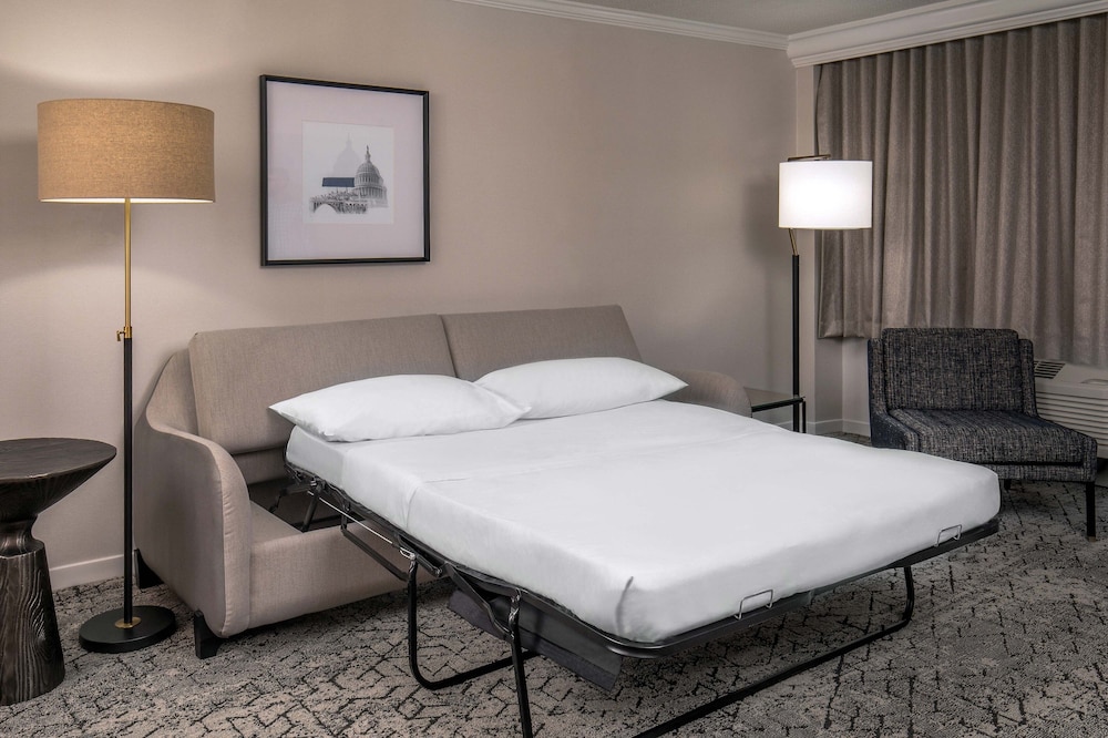 Sheraton Pentagon City Hotel — Hotel rooms in Arlington, Virginia