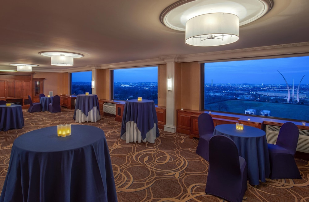 Sheraton Pentagon City Hotel — Restaurant & bars in Arlington, Virginia
