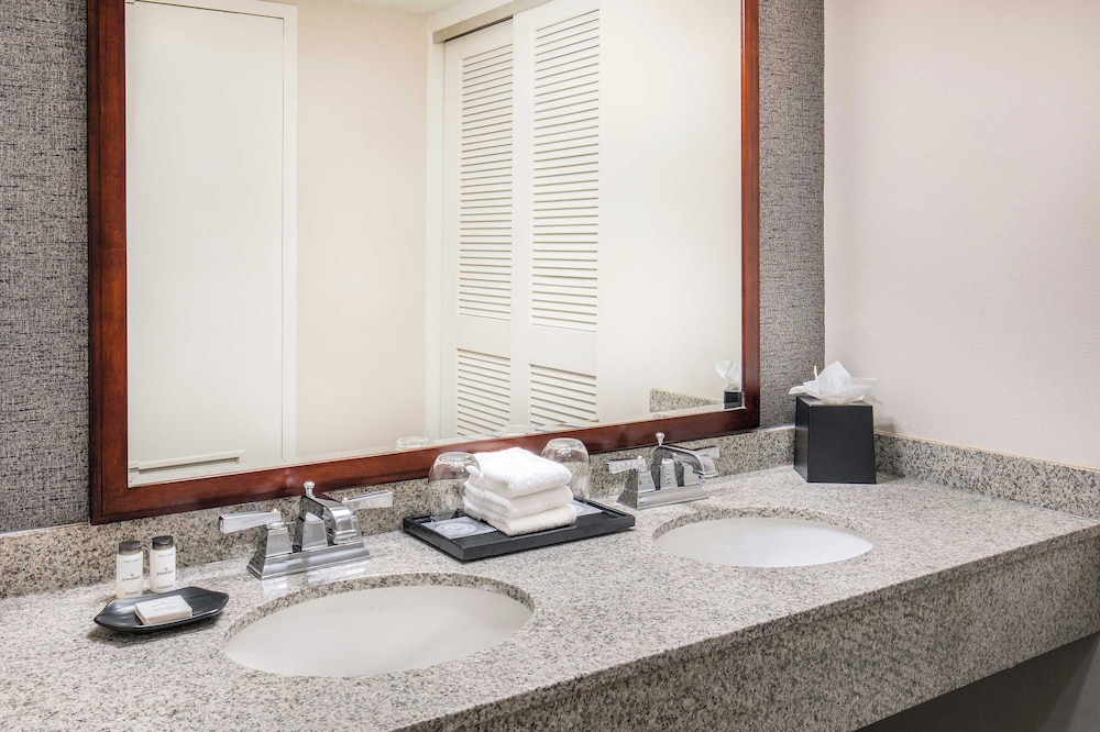 Sheraton Pentagon City Hotel — Hotel rooms in Arlington, Virginia