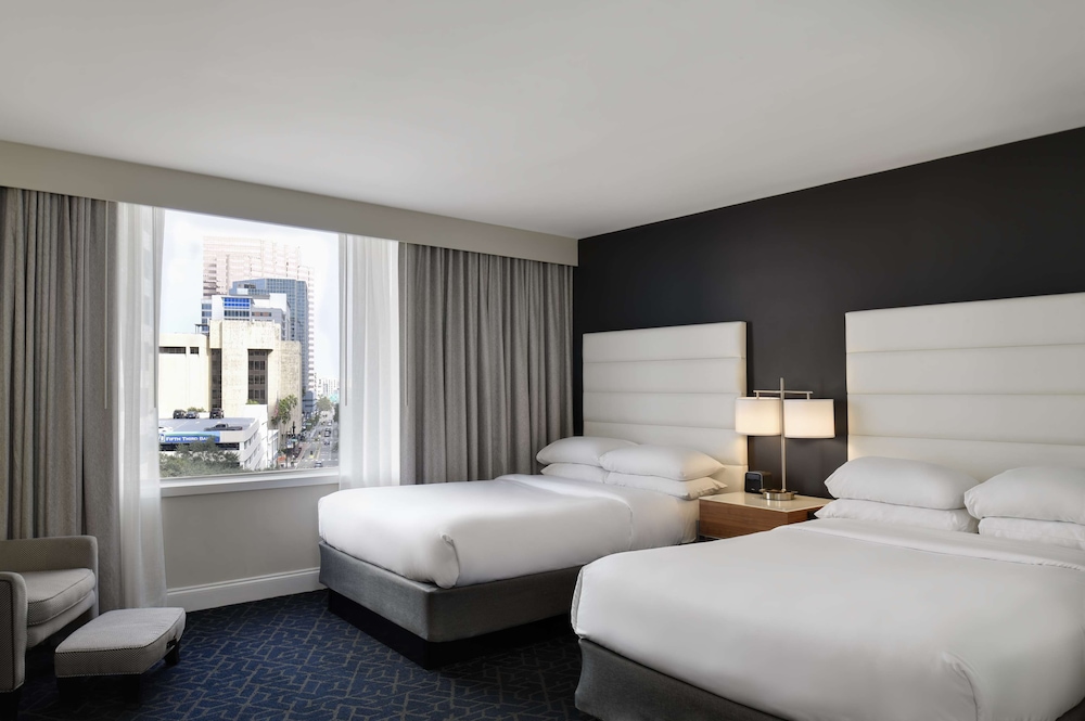 Hotel Tampa Riverwalk — Hotel rooms in Tampa, Florida