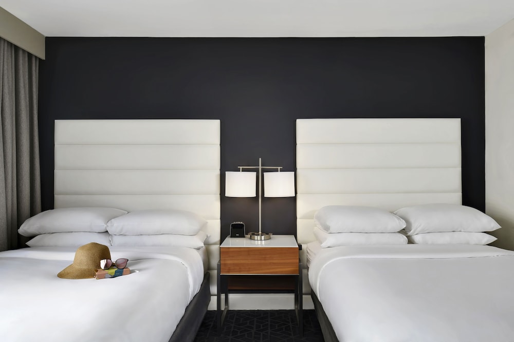 Hotel Tampa Riverwalk — Hotel rooms in Tampa, Florida