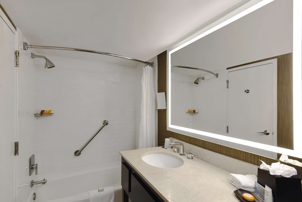Hotel Tampa Riverwalk — Hotel rooms in Tampa, Florida