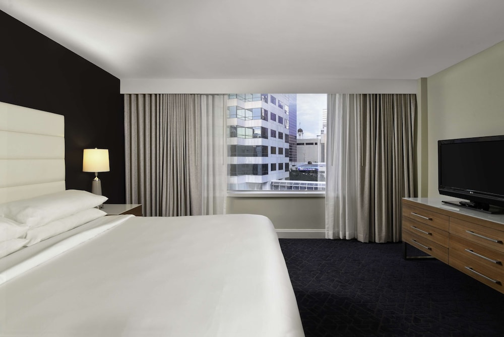 Hotel Tampa Riverwalk — Hotel rooms in Tampa, Florida
