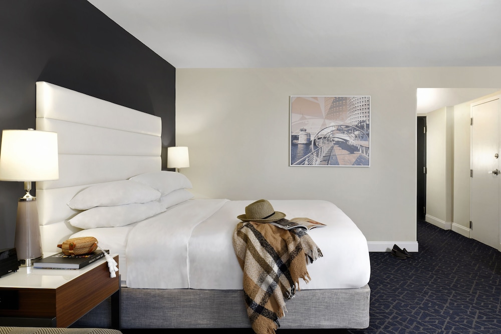 Hotel Tampa Riverwalk — Hotel rooms in Tampa, Florida