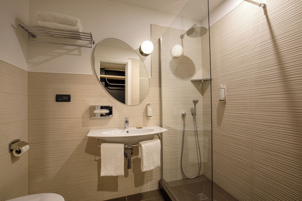 Best Western Plus Globus Hotel — Hotel rooms in Rome, Lazio