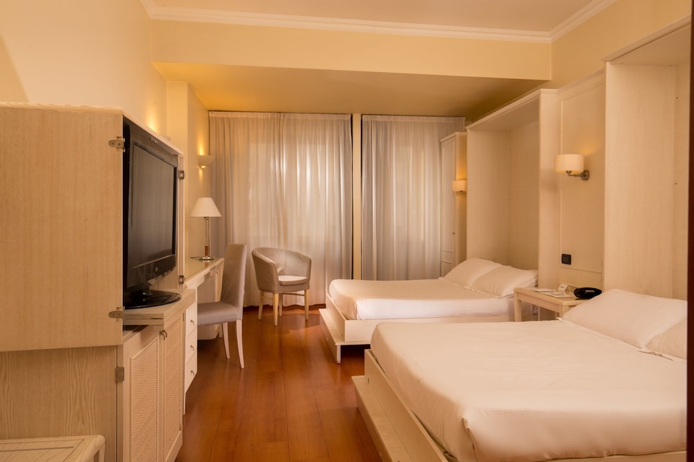 Best Western Plus Globus Hotel — Hotel rooms in Rome, Lazio