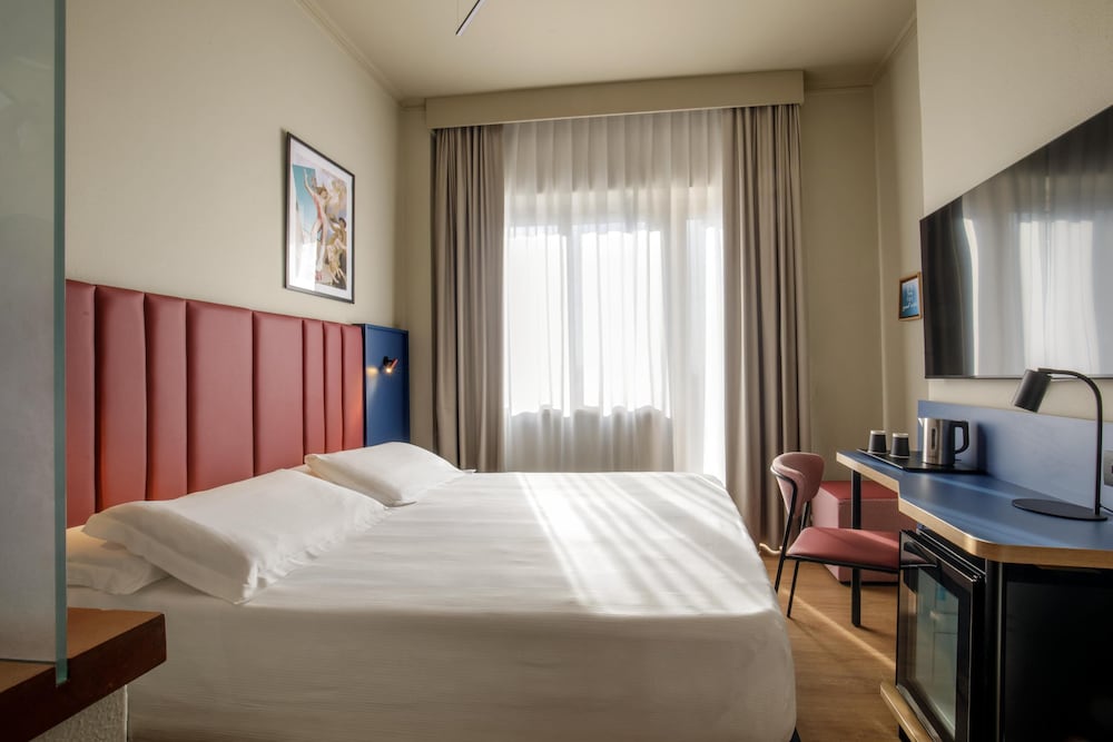 Best Western Plus Globus Hotel — Hotel rooms in Rome, Lazio