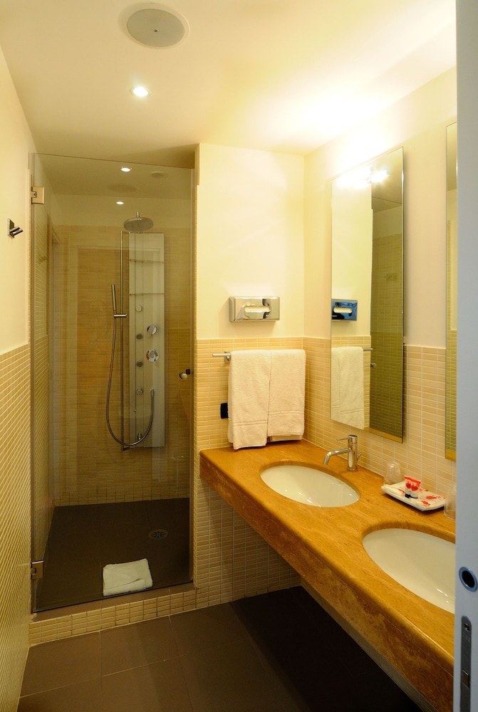 Best Western Plus Globus Hotel — Hotel rooms in Rome, Lazio