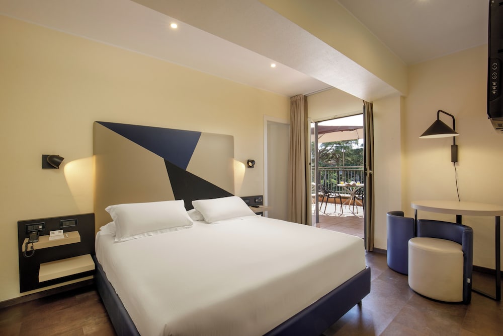 Best Western Plus Globus Hotel — Hotel rooms in Rome, Lazio