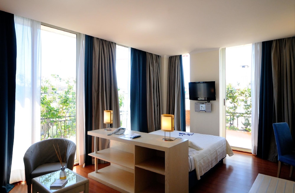 Best Western Plus Globus Hotel — Hotel rooms in Rome, Lazio