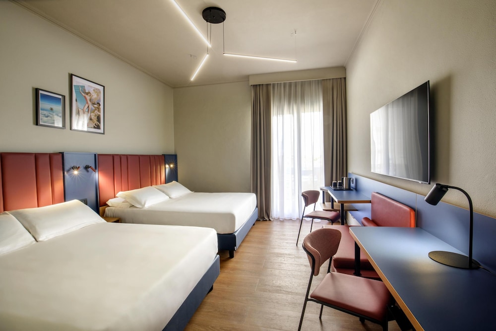 Best Western Plus Globus Hotel — Hotel rooms in Rome, Lazio