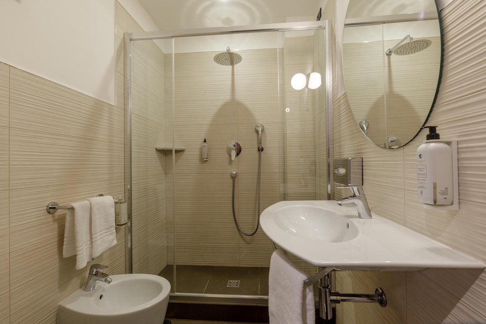 Best Western Plus Globus Hotel — Hotel rooms in Rome, Lazio
