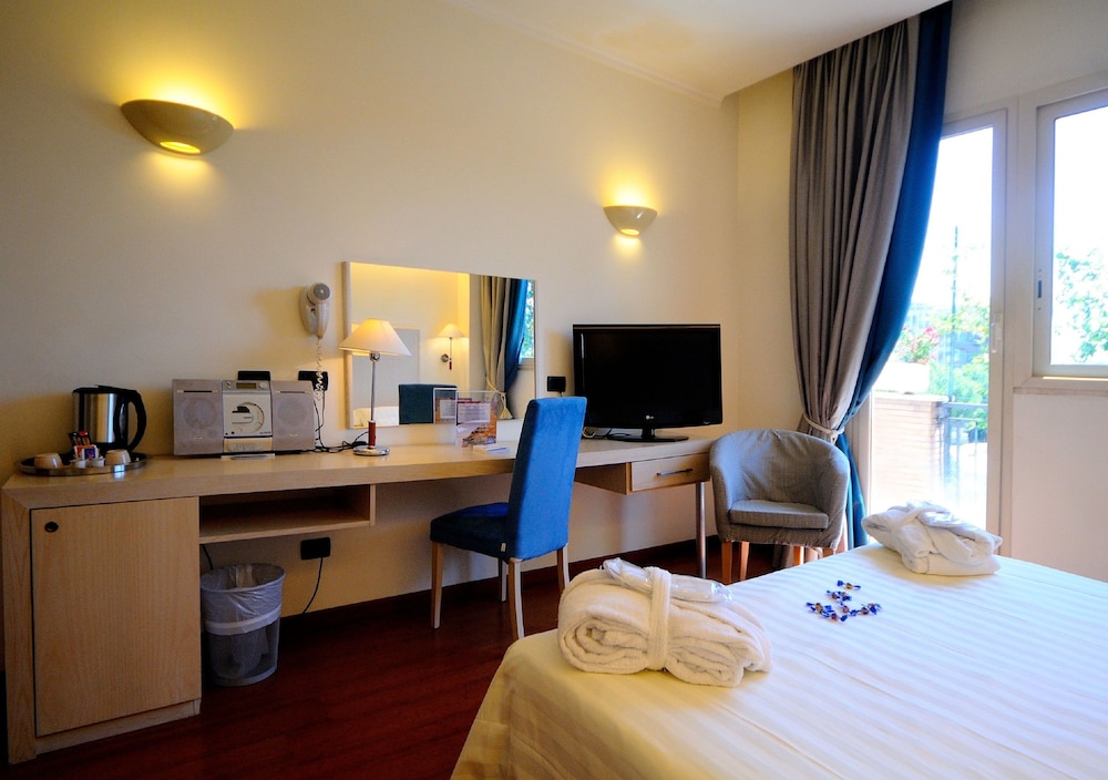 Best Western Plus Globus Hotel — Hotel rooms in Rome, Lazio