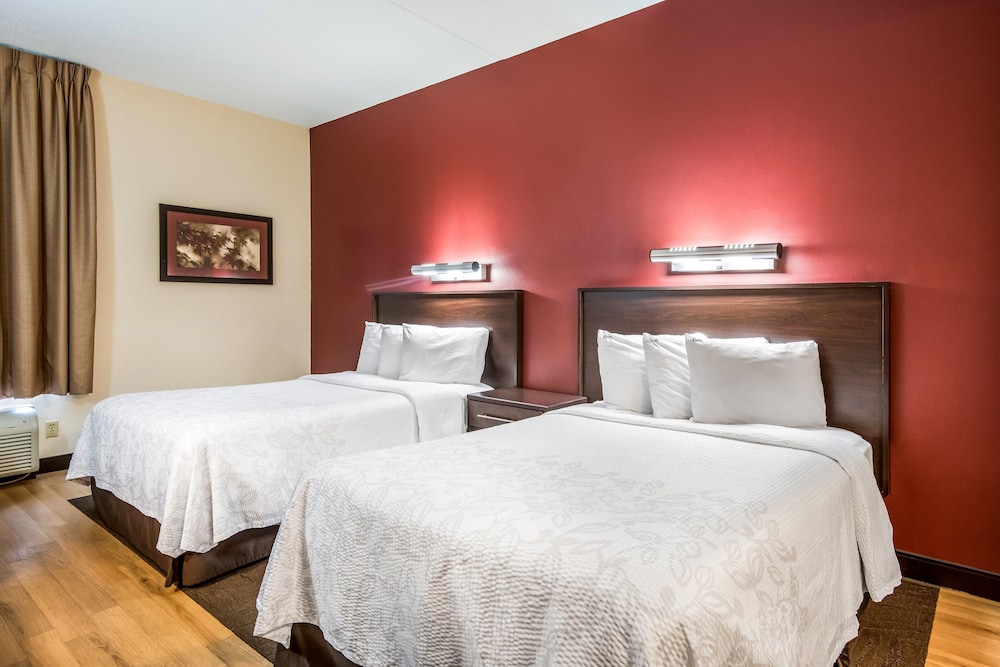 Red Roof Inn PLUS+ Long Island - Garden City — Hotel rooms in Westbury, New York State