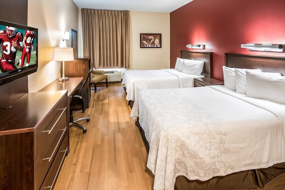 Red Roof Inn PLUS+ Long Island - Garden City — Hotel rooms in Westbury, New York State