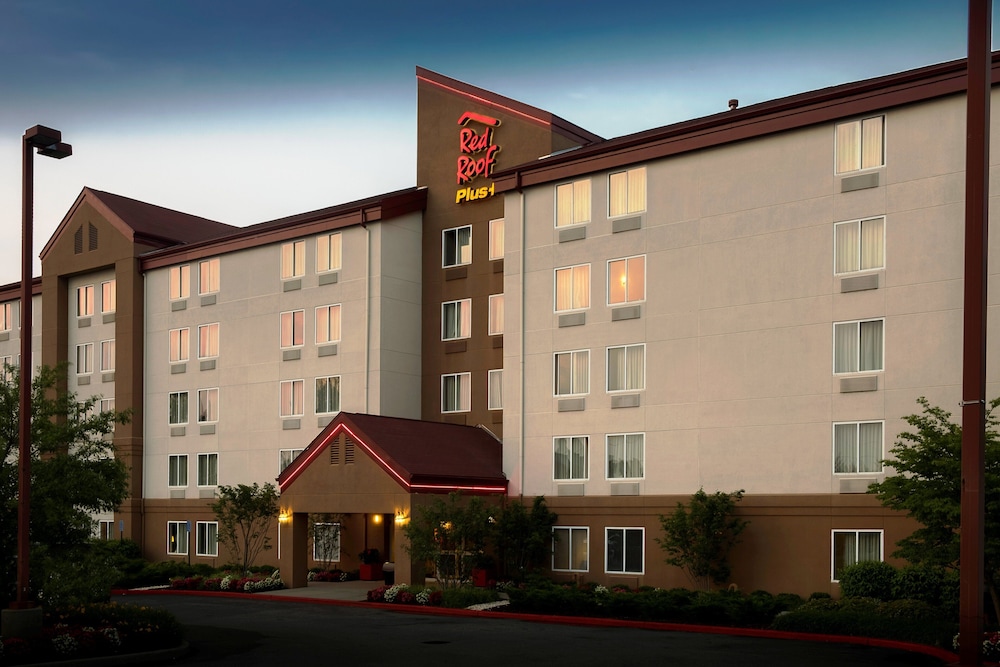 Red Roof Inn PLUS+ Long Island - Garden City — Main photo in Westbury, New York State